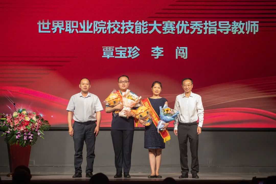 情暖教师节！亚洲博彩平台排名举办庆祝第38个教师节暨2022年“爱师节”系列活动